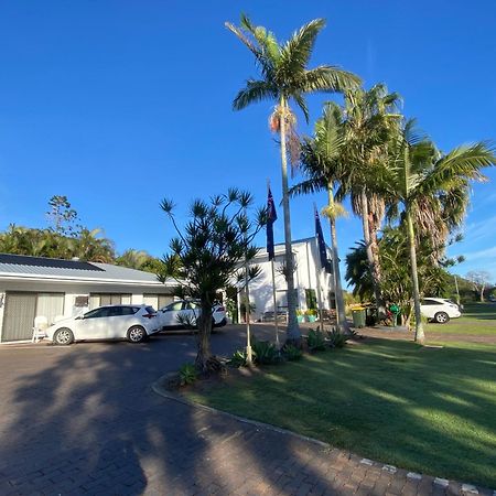 Beachmere Palms Motel Exteriör bild