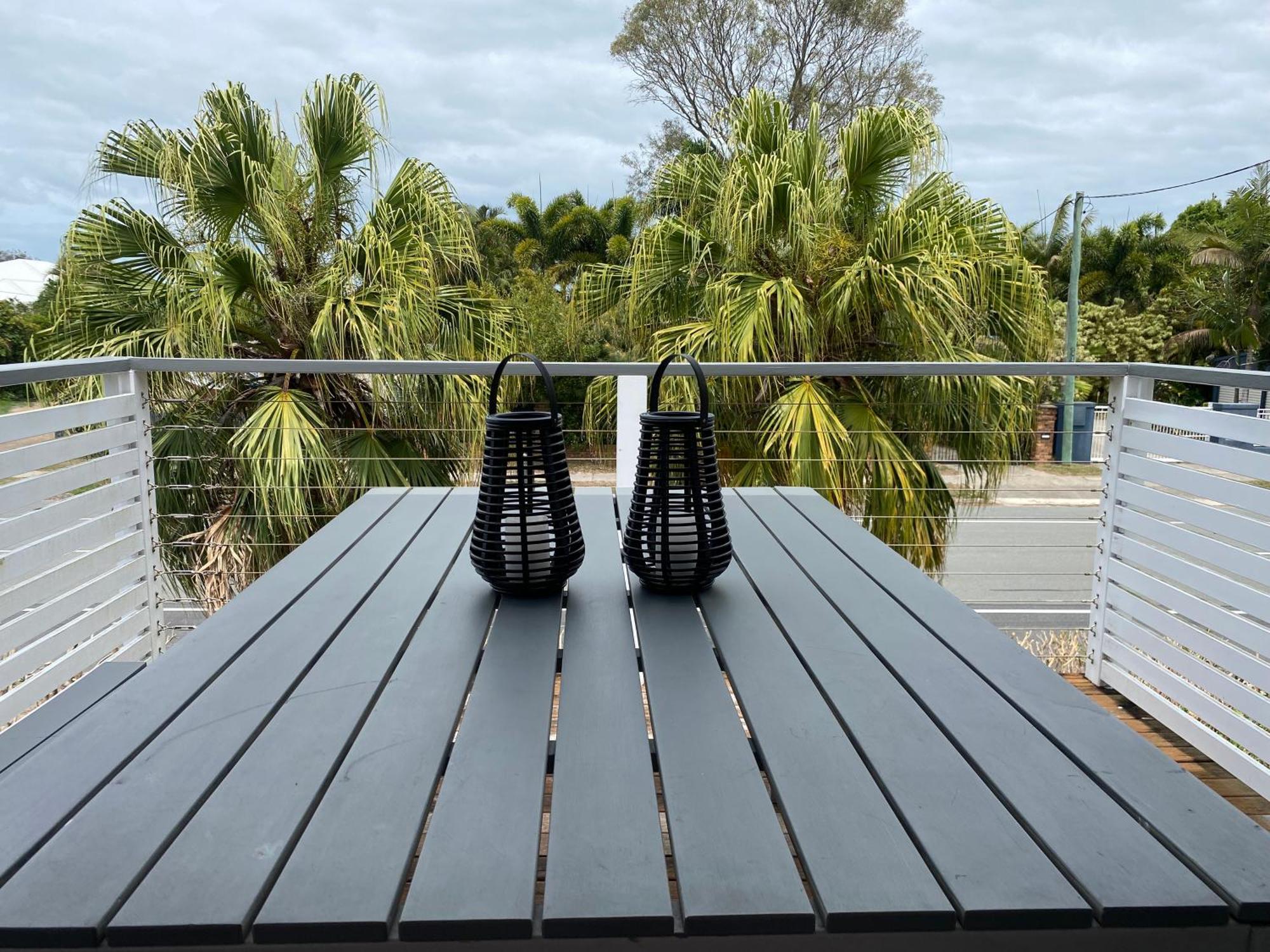 Beachmere Palms Motel Exteriör bild